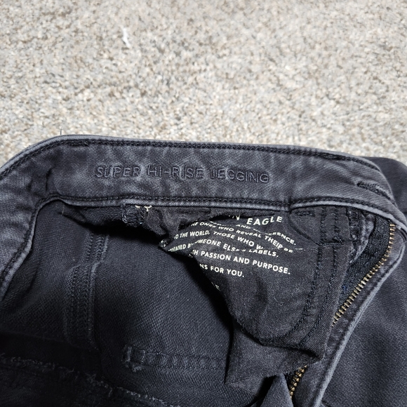 American Eagle Ripped Jeggings - Picture 3 of 4